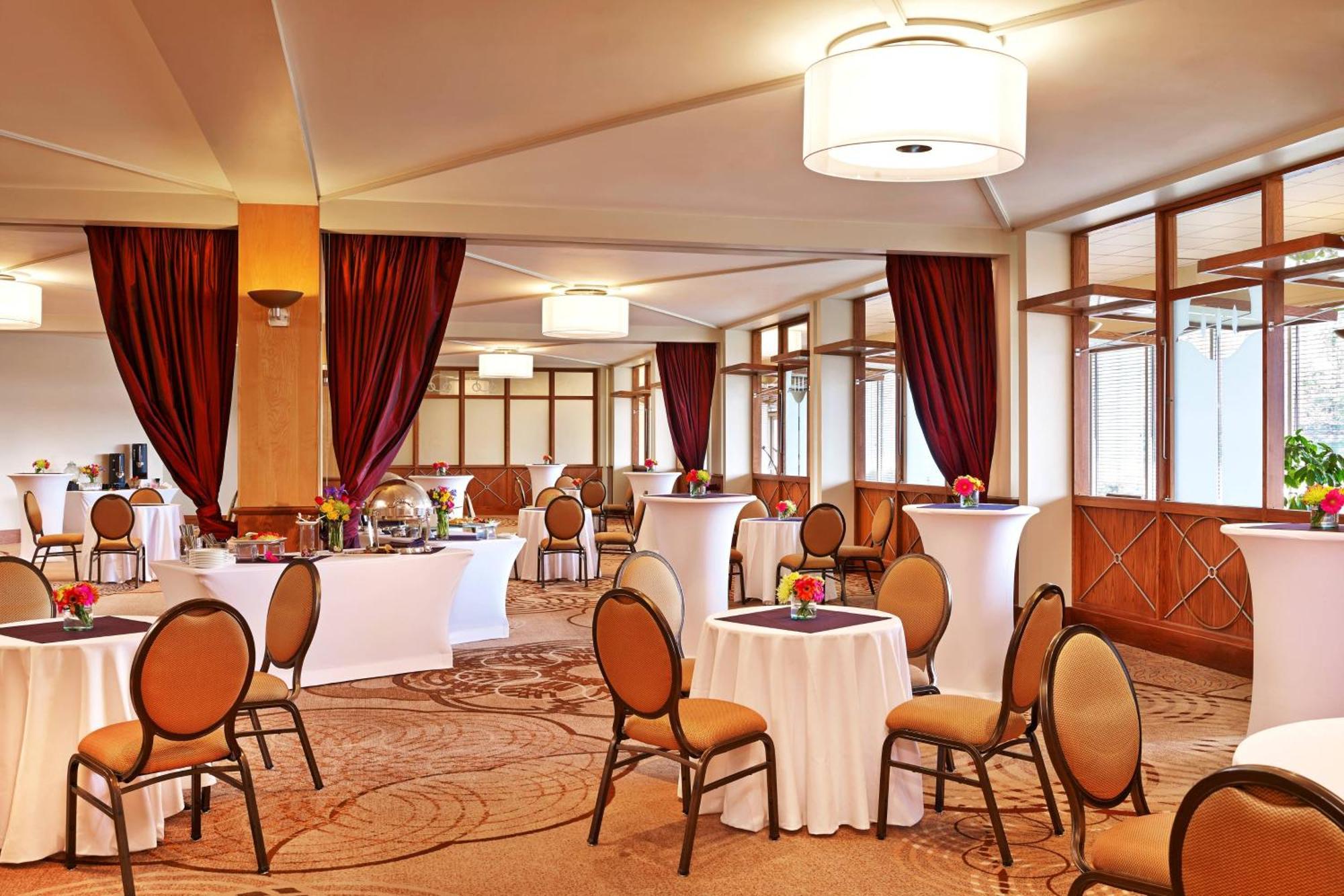 Sheraton Detroit Нови Экстерьер фото