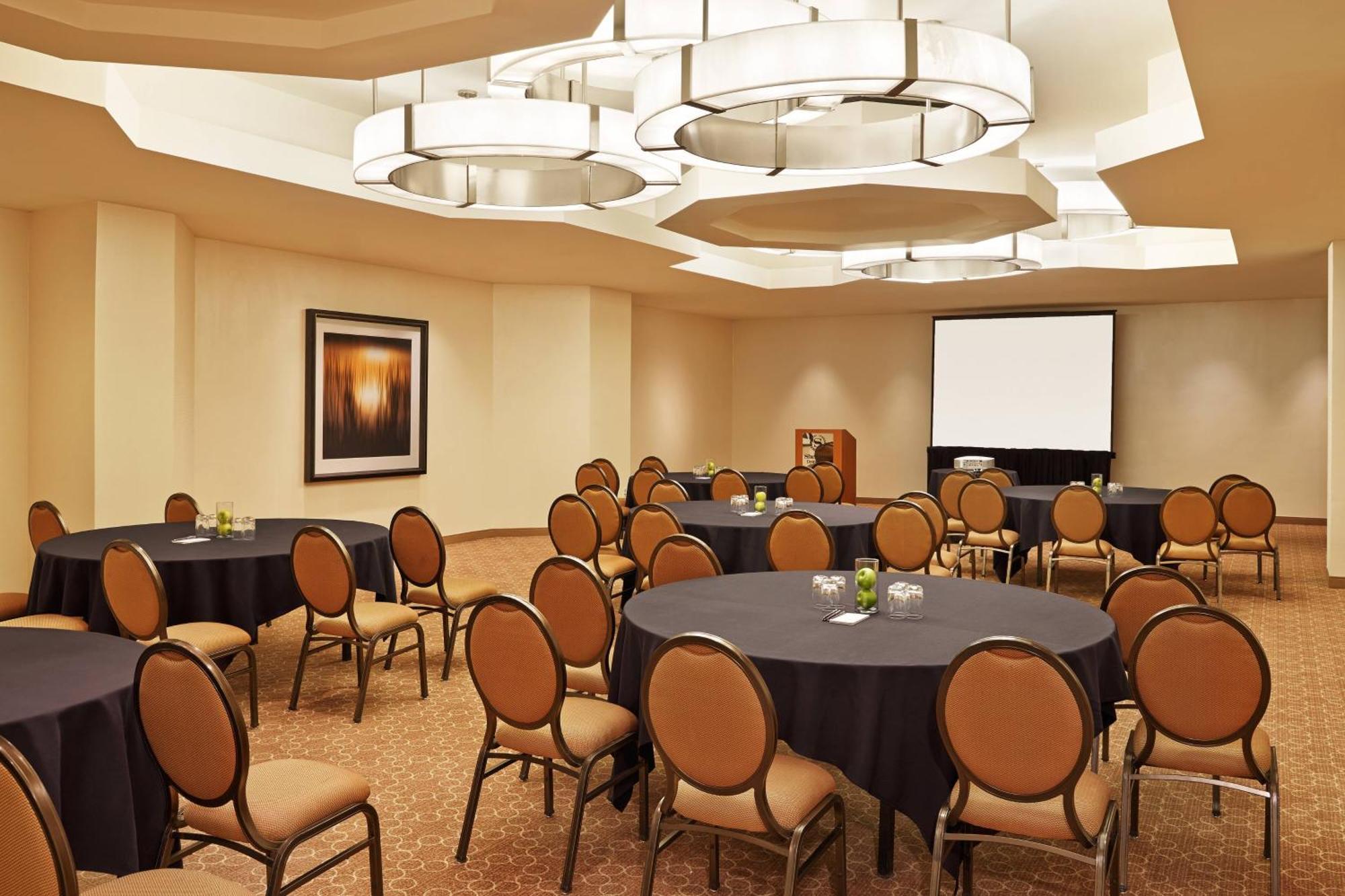 Sheraton Detroit Нови Экстерьер фото