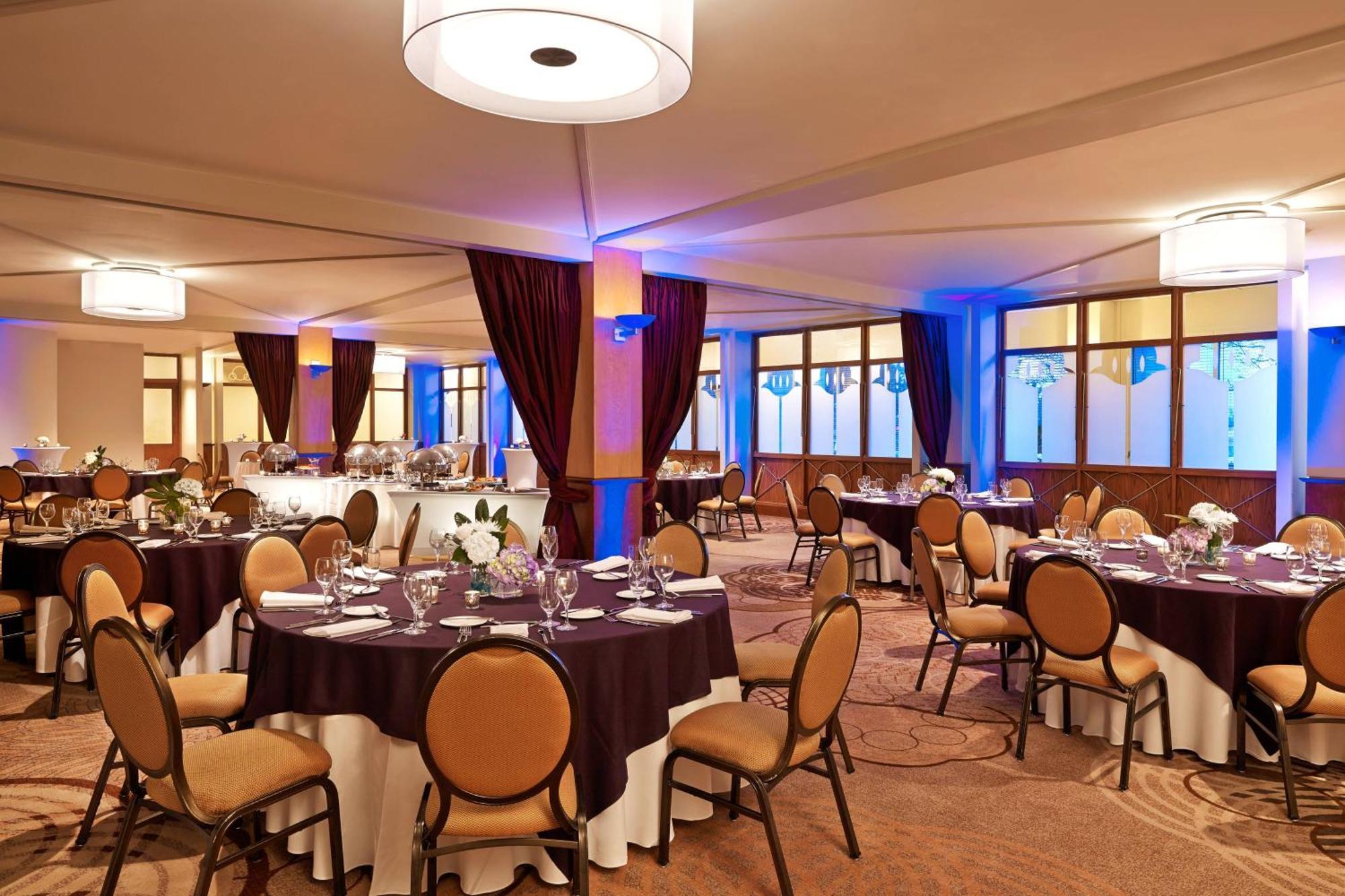 Sheraton Detroit Нови Экстерьер фото