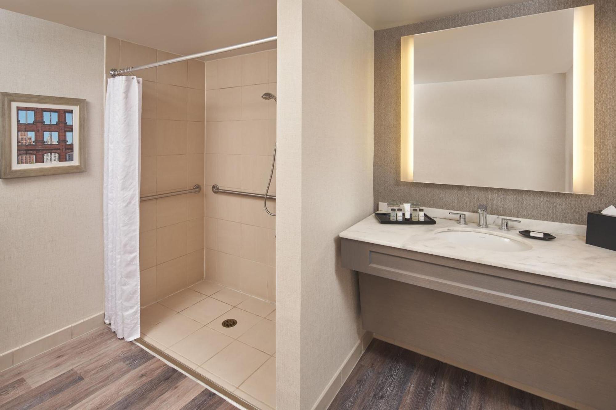 Sheraton Detroit Нови Экстерьер фото