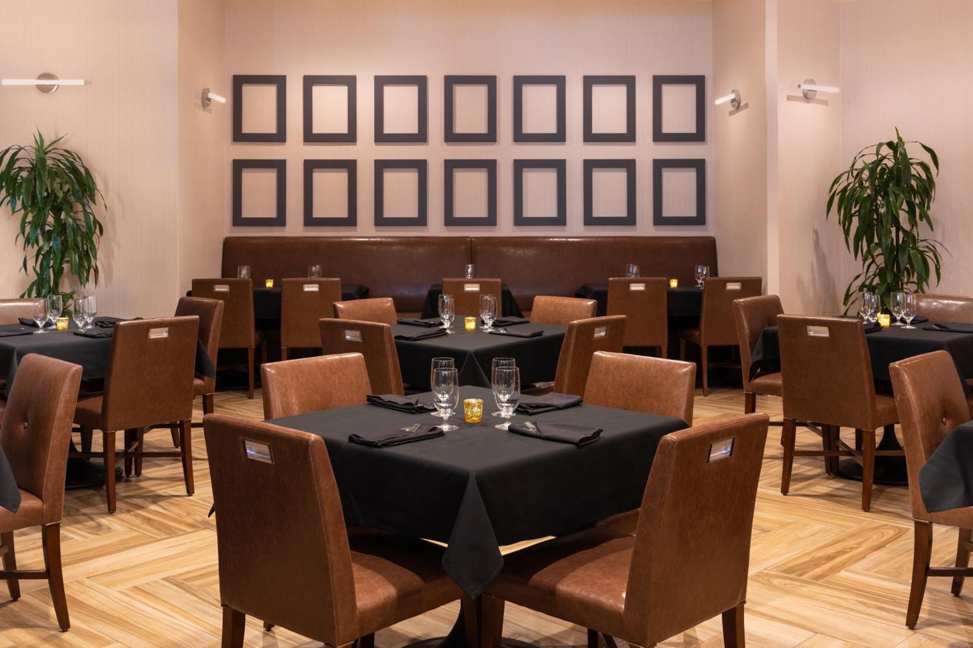 Sheraton Detroit Нови Экстерьер фото