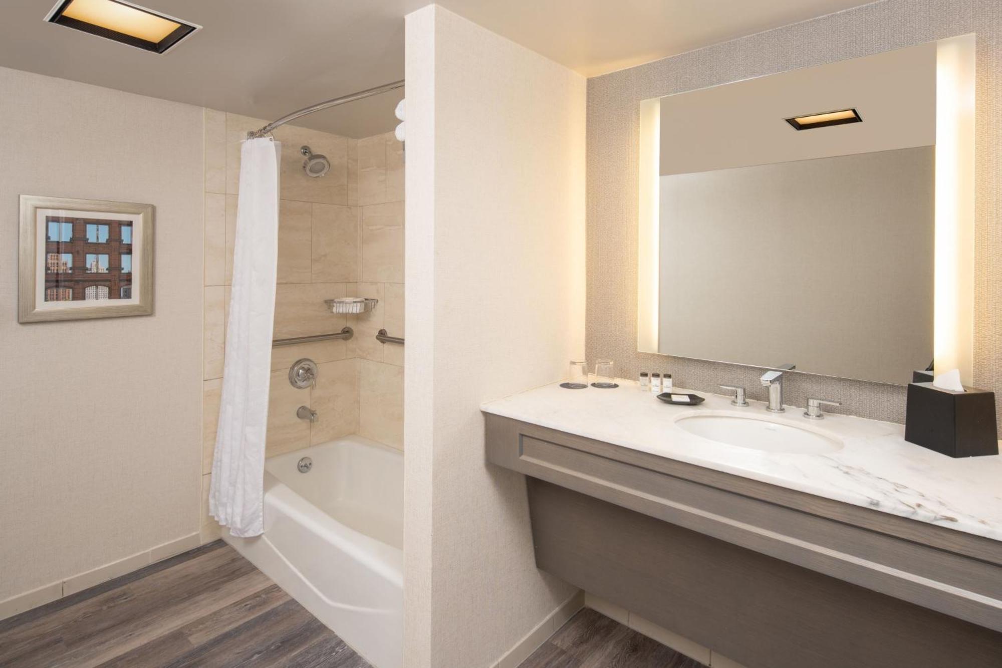 Sheraton Detroit Нови Экстерьер фото